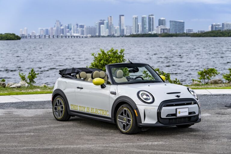 Mini presenta one-off della Cooper SE Cabrio