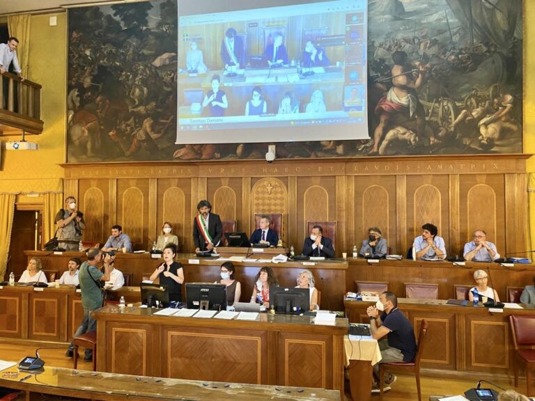 Verona, Primo consiglio comunale, Tommasi giura e presenta la giunta