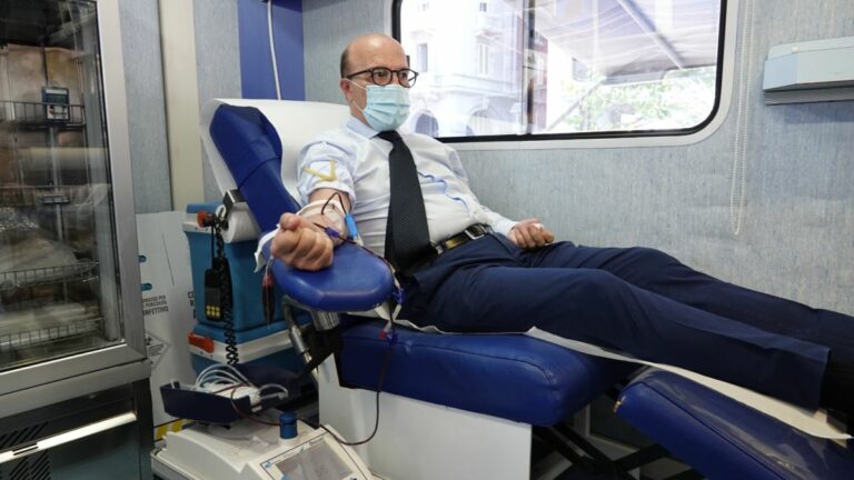 Emergenza sangue, raccolta davanti al Consiglio Regionale