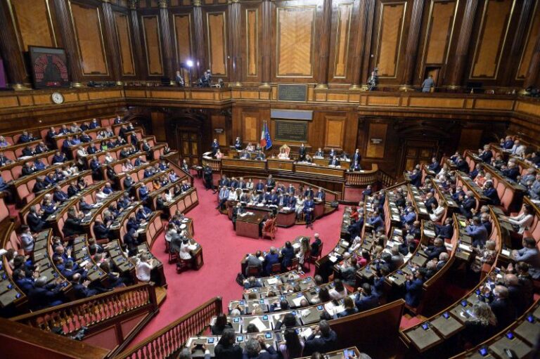 Al Senato fiducia con soli 95 sì. Lega, Fi, M5s non partecipano al voto