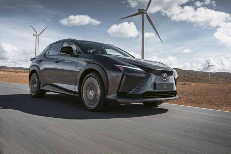 Lexus RZ, la potenza dello sprint di un ghepardo