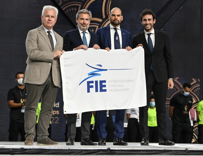 In Egitto il presidente Azzi riceve la bandiera per Milano 2023