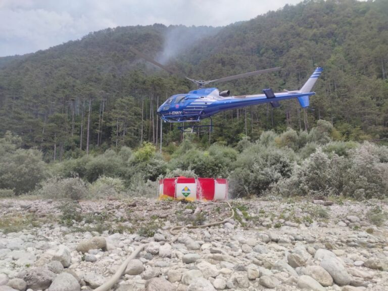 Incendi, rientrano gli sfollati nel Carso, roghi al confine sloveno