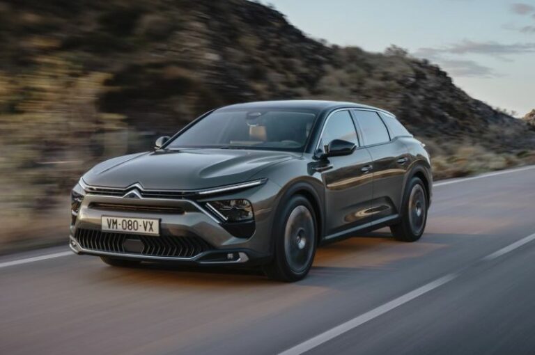 Citroen, sospensioni attive per C5 X Hybrid Plug-In