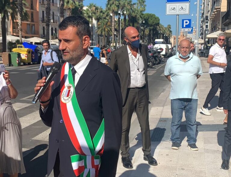 Elezioni, Decaro non di candida “Non posso tradire Bari”