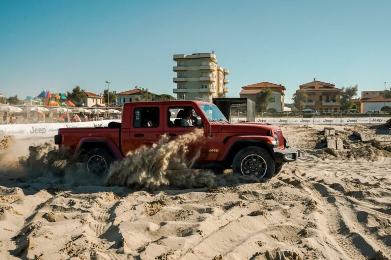 Off road sulla sabbia con i Suv Jeep agli Xmasters