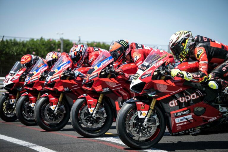 Sold-out le Ducati Panigale V4 S della Race of Champions