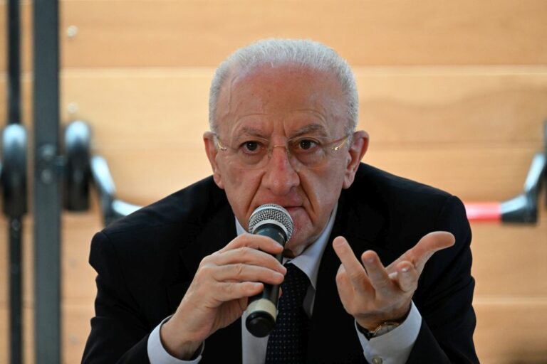 Covid, De Luca “In Campania diminuiscono contagi e ricoveri”
