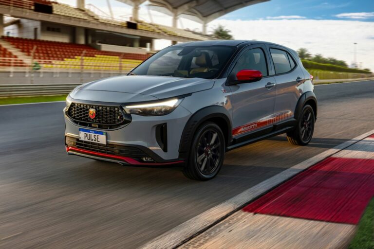 Nuova Abarth Pulse in pista nella F4 brasiliana come Safety Car