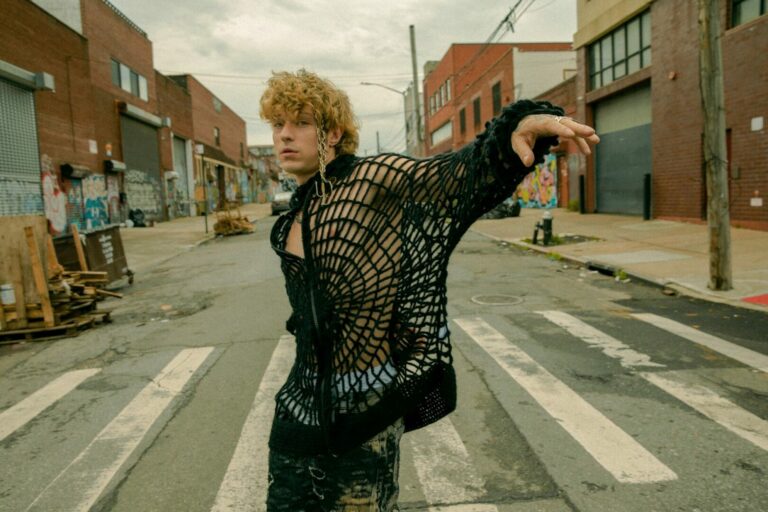 Irama, online il video di “Pampampampampampampampam”