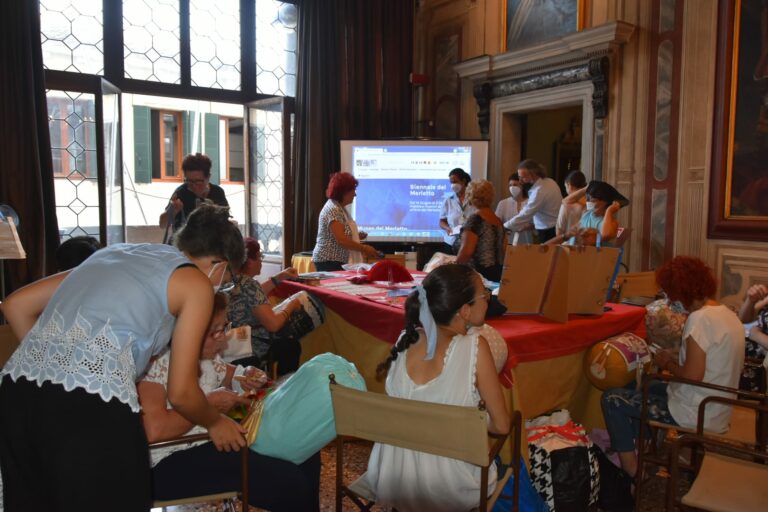 Venezia, a Palazzo Moncenigo le maestre dei “Venerdì del merletto”