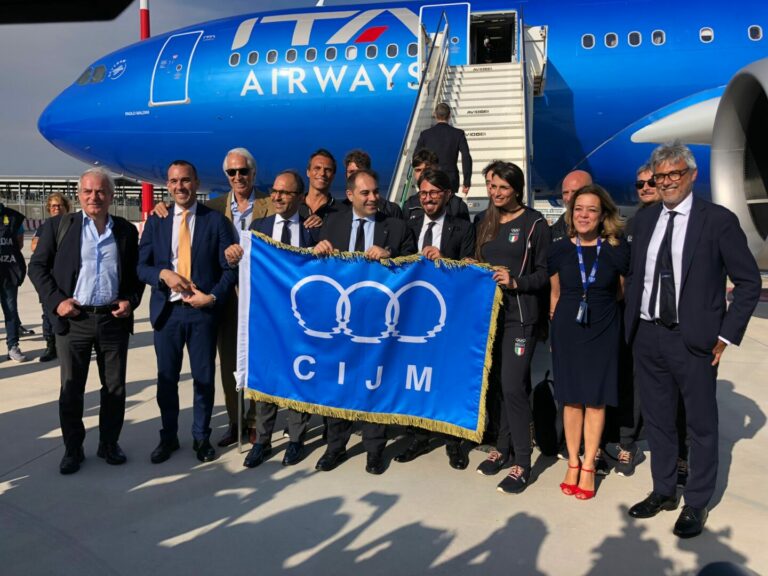 Bandiera dei Giochi Mediterraneo in Italia per Taranto 2026