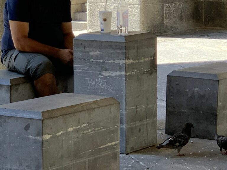 Milano, Una recinzione potrebbe proteggere Loggia dei Mercanti