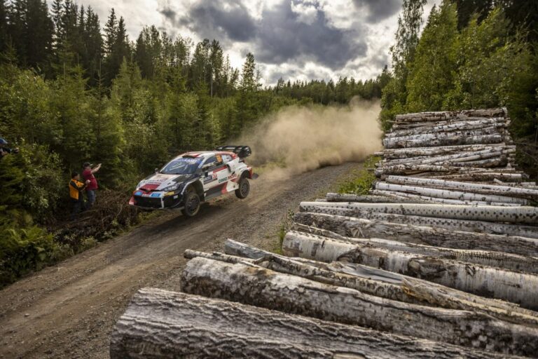 Rovanpera scavalca Lappi in Finlandia ma Tanak ancora leader