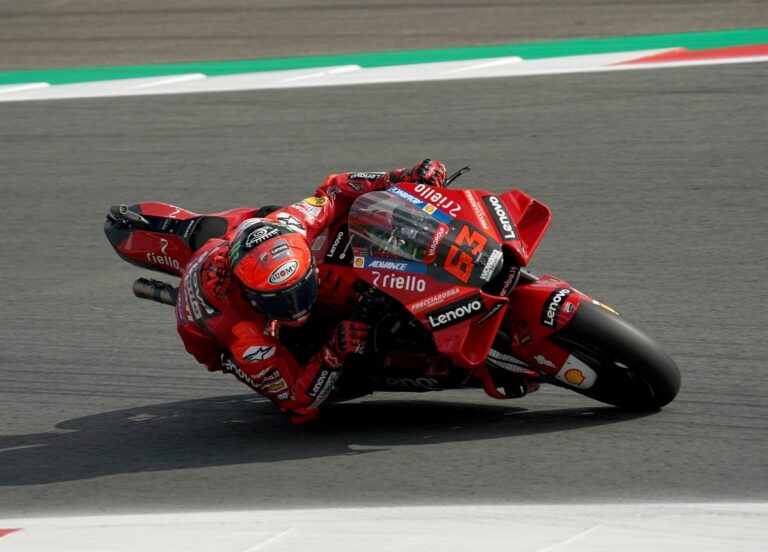 Bagnaia vince anche a Silverstone, Quartararo ottavo