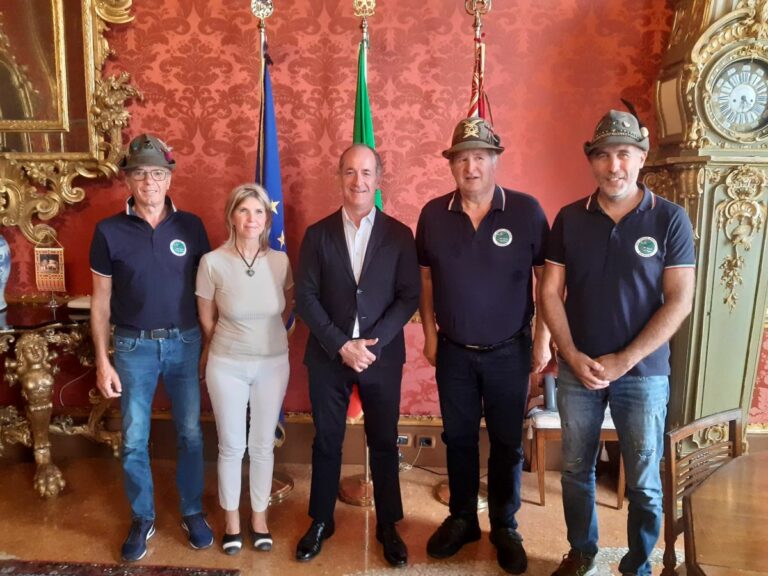 Il Presidente Zaia riceve alpini della sezione Monte Ortigara di Asiago