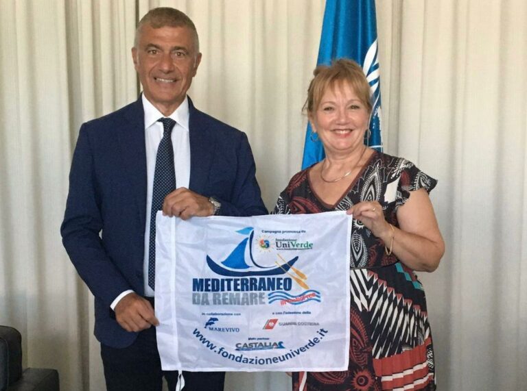 Pecoraro Scanio ad Atene, “Mare affoga tra plastica e inquinanti”