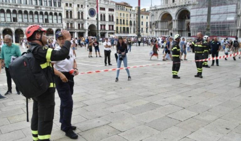 Sopralluogo dei vigili del fuoco al campanile San Marco di Venezia, nessuna criticità