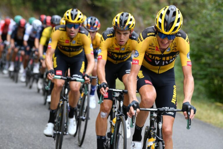 Jumbo-Visma domina crono a squadre, Gesink maglia rossa
