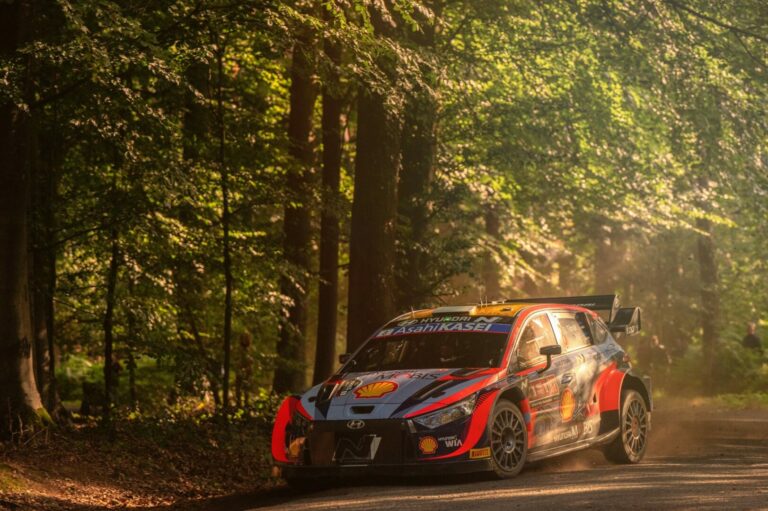 Rally del Belgio, Tanak vince anche sull’asfalto con le gomme hard