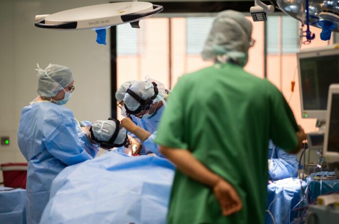 Germania, sala operatoria di otorinolaringoiatria dell'ospedale universitario di Essen.. tra le più avanzate in Europa