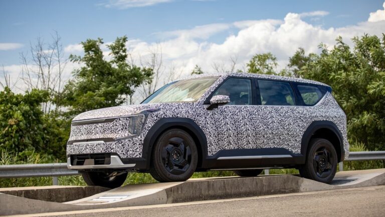 Kia EV9 affronta gli ultimi test prima del debutto mondiale nel 2023