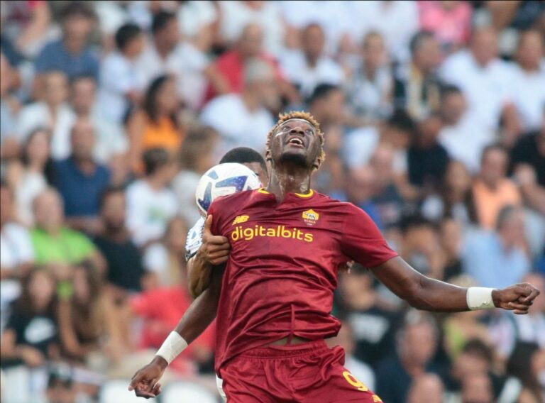 Abraham risponde a Vlahovic, fra Juve e Roma è 1-1