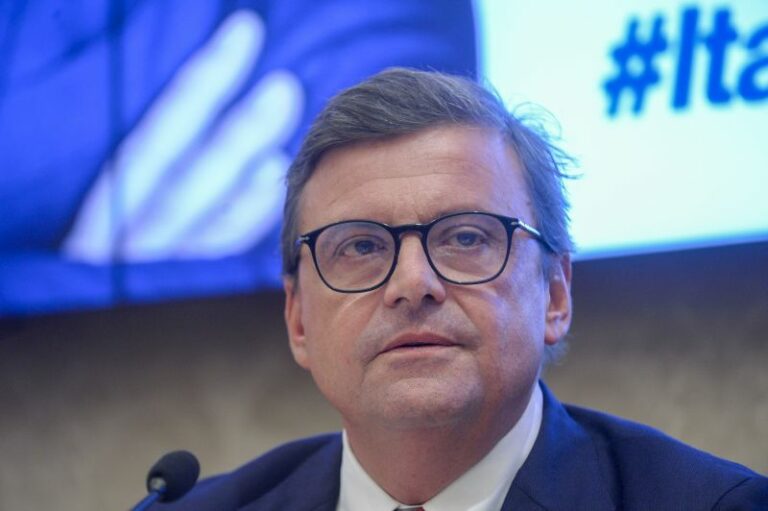 Calenda “In arrivo uno tsunami finanziario”