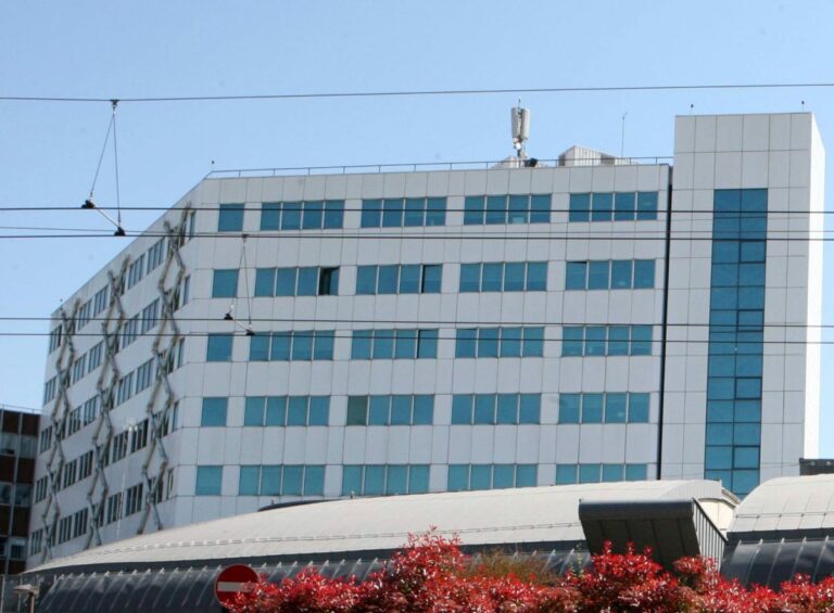 Primaria sospesa all’Ospedale Maggiore, sit-in a Parma