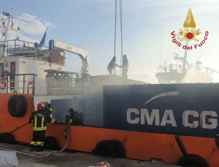 Scoppio in un rimorchiatore al porto di Crotone, tre i morti