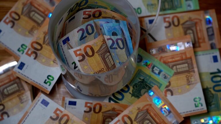 Inflazione al 7,9%, carrello della spesa ai livelli del 1984