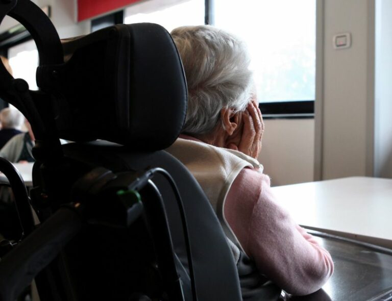 Valle d’Aosta, la giunta approva il piano regionale di attività per l’Alzheimer e le demenze