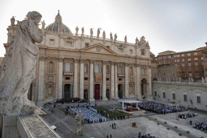 Roma, Papa Francesco alla messa per il 10° Incontro Mondiale delle Famiglie in Piazza San Pietro