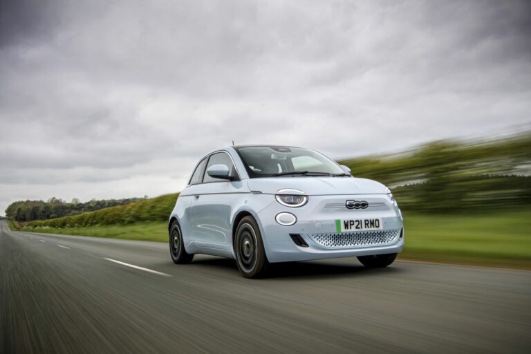 Nuova 500 “Best Small Electric Car” ai What Car?