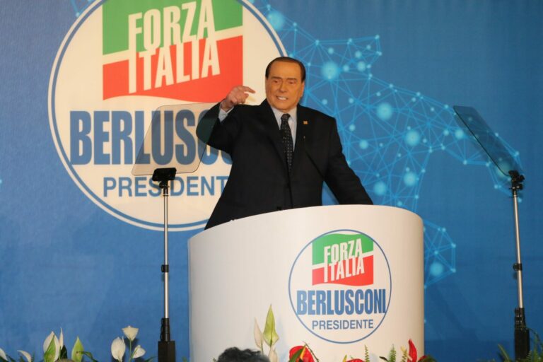 Berlusconi “1.000 euro pensione per mamme e nonne”