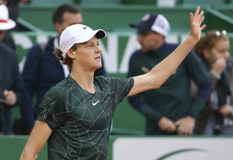 Sinner nei quarti agli Us Open, battuto Ivashka in 5 set