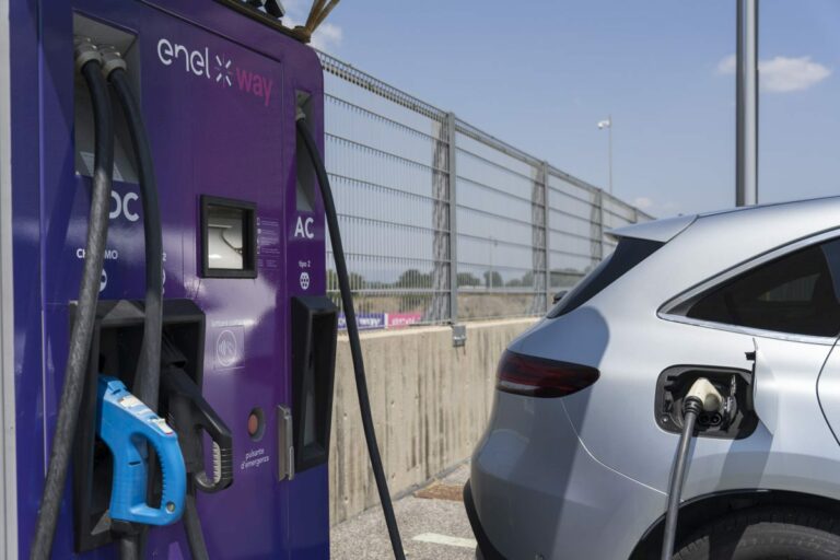 Pirelli ed Enel X Way, accordo per ricaricare auto elettriche
