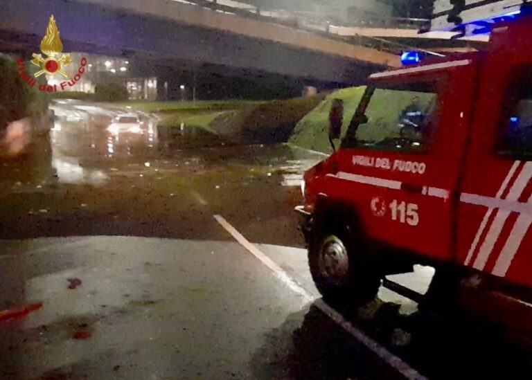Forti piogge e grandinate tra Como e Lecco, 50 interventi dei vigili del fuoco