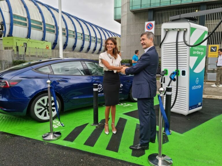Aeroporti, a Fiumicino primi punti di ricarica ultrarapida per le auto elettriche