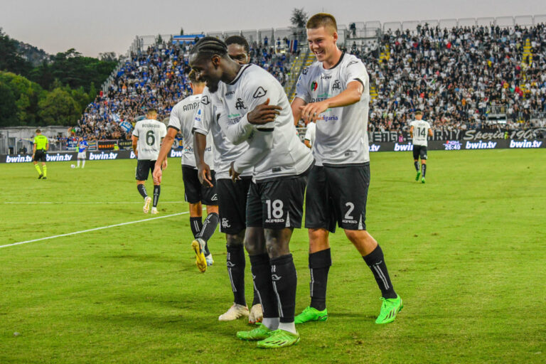 Lo Spezia vince il derby ligure, 2-1 in rimonta alla Samp