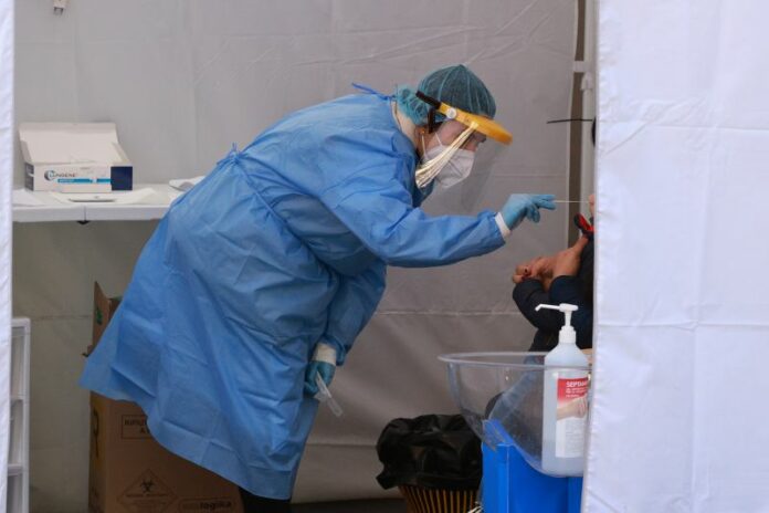 LA SICILIA IN ZONA ARANCIONE AUMENTANO I TAMPONI E VACCINI NELLE FARMACIE