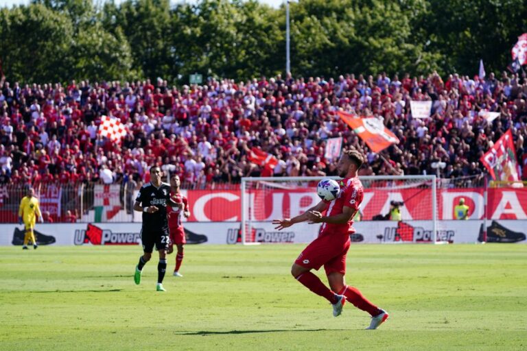 Juve in crisi, prima vittoria in A per il Monza
