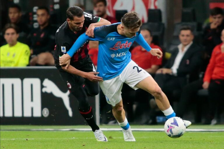 Il Napoli vince a San Siro: Milan battuto 2-1