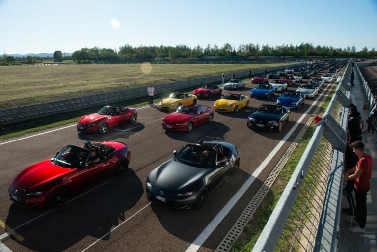 Raduno da Guinnes dei Primati per Mazda MX-5