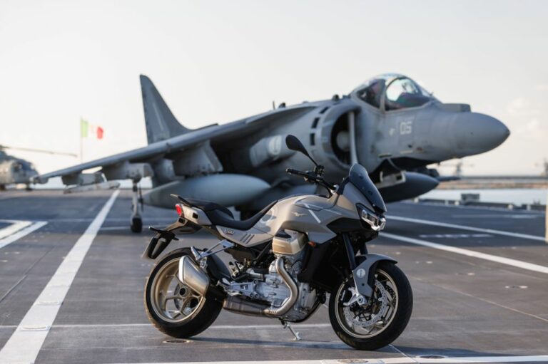 Moto Guzzi svela la V100 Mandello Aviazione Navale