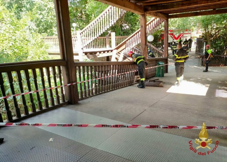 Cede scala al Globe Theatre di Roma, 12 feriti