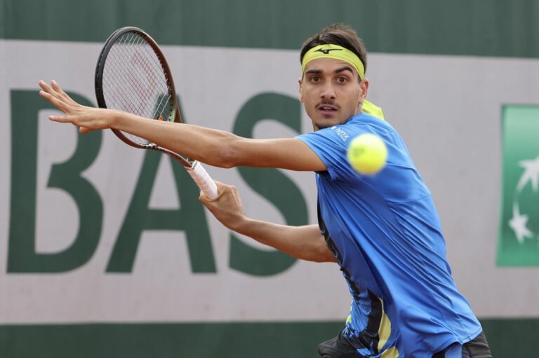 Sonego batte anche Hurkacz e vola in finale a Metz