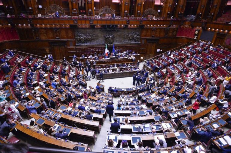 Elezioni, al centrodestra 235 deputati e 112 senatori