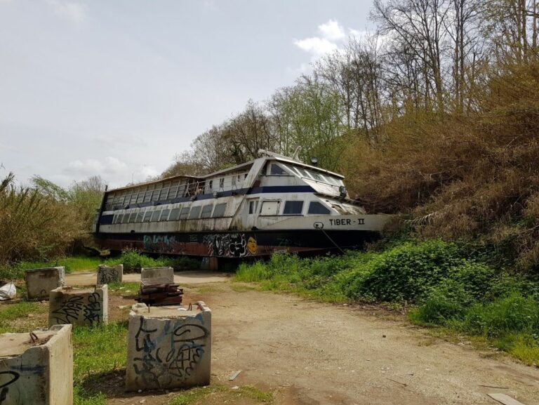 Tevere, al via le operazioni di rimozione della motonave “Tiber II”