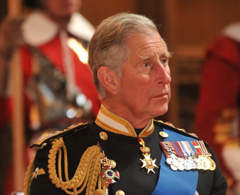 Il primo discorso di Carlo III: “I nostri valori resteranno saldi”. E su Camilla: “Conto su di lei, mia adorata moglie”